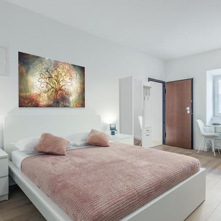 Apartment Klara FREE parking, center Pula Bagian luar foto