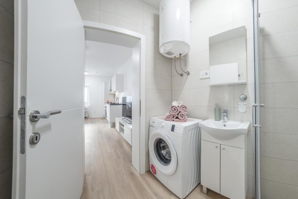 Apartment Klara FREE parking, center Pula Bagian luar foto